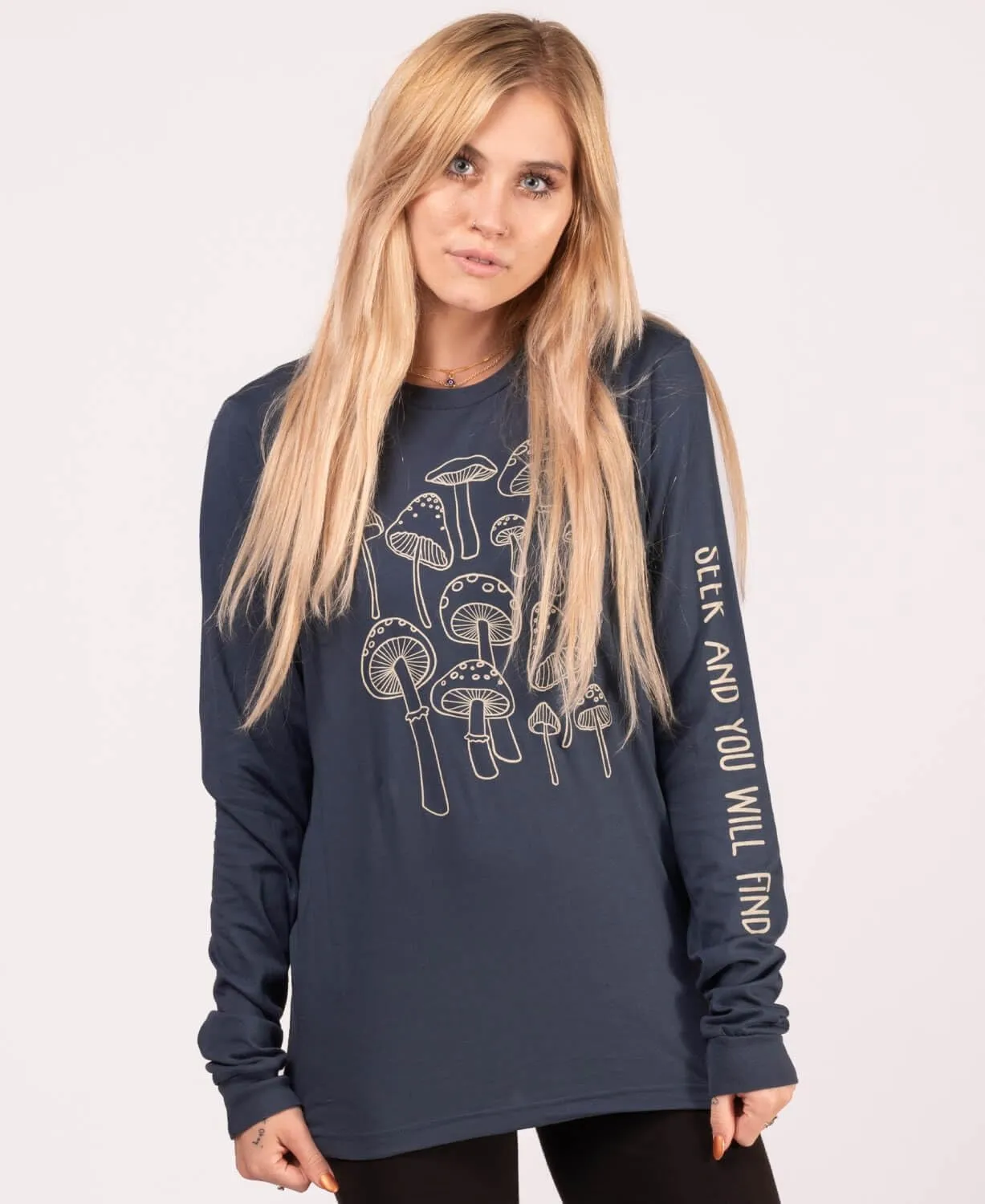 Soul Flower Unisex Mushrooms Organic Cotton Long Sleeve T-Shirt, Navy Blue Crew Neck Tee for Men and Women